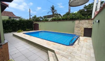 Oportunidade!! Casa com piscina,03 dorms, pertinho da praia!!