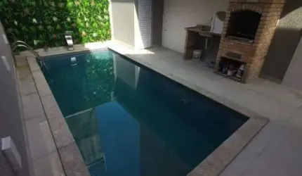 Oportunidade!! Casa com piscina e churrasqueira, 02 dorms!!