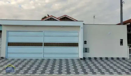Oportunidade!! Casa com piscina, 03 dorms, pertinho da praia!!
