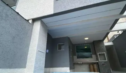 Sobrado Novo com 3 suítes 3 vagas de garagem! Lado Praia! Financia!