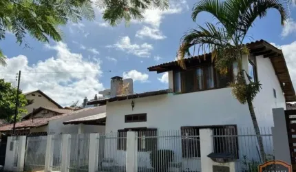 Bombinhas - Casa 04 quartos 250 metros da praia