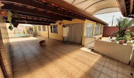 Casa Isolada à Venda em Mongaguá - Próxima à Praia e com Piscina Privativa!