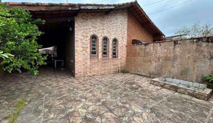 Casa à venda em Mongaguá, Balneário Itaguai, com 3 quartos, com 77.2 m²