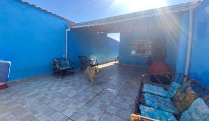 Casa Confortável com 4 Vagas e Suíte