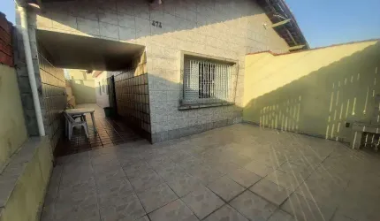 Casa à Venda em Mongaguá com Quintal Amplo – 2 Dormitórios e Próxima à Praia