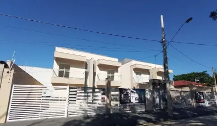 Viva a 300 Metros do Mar! Sobrado com Piscina e Área Gourmet no Jd Suarão – Itanhaém
