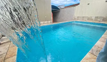 Encantadora Residência de 3 Quartos com Suíte e Área de Lazer