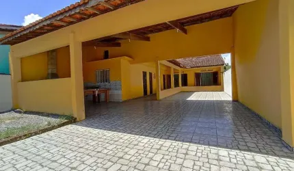 Casa à Venda em Mongaguá a 400m da Praia – 2 Dormitórios, Quintal Amplo e Churrasqueira