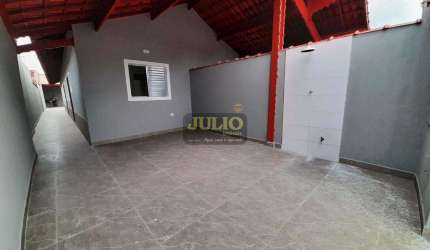 ✅ Casa à Venda em Mongaguá — 3 Dormitórios, Suíte, Piscina e 2 Vagas, Terreno Amplo!
