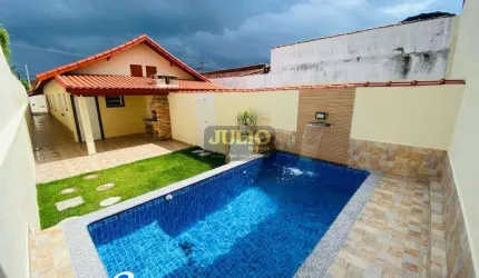 Casa lado praia com 03 dormitórios, churrasqueira e piscina!!