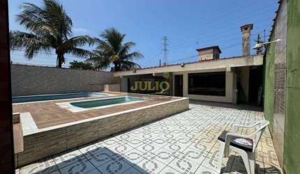 Casa à Venda em Mongaguá – 3 Dormitórios, 2 Piscinas, Churrasqueira e 350m² de Terreno Frente à Pista