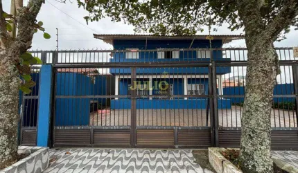 Casa Frente ao Mar à Venda no Bairro Jussara em Mongaguá – 6 Suítes e Edícula
