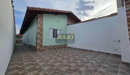 Linda casa com 2 dorms, suíte e piscina no Jussara