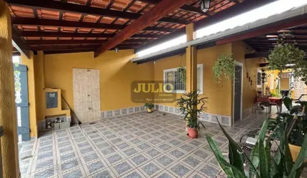 Casa à Venda no Bairro Loty em Itanhaém, a 600m da Praia, com 2 Dormitórios e Churrasqueira