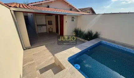 Casa com Piscina e Churrasqueira à Venda em Mongaguá – 2 Quartos e 4 Garagens