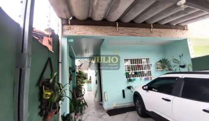 Sobrado com 3 Dormitórios próximo ao Centro de Mongaguá!!