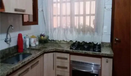 Sobrado com 4 quartos à venda em Anhangabaú - SP