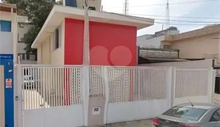 Casa com 3 quartos para locação em Vila Vianelo - SP