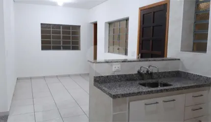 Casa com 3 quartos para locação em Centro - SP