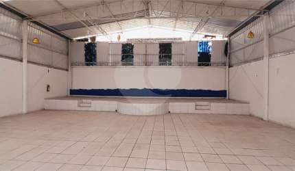 Prédio inteiro para locação em Vila Vianelo - SP
