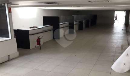 Prédio inteiro para locação em Centro - SP