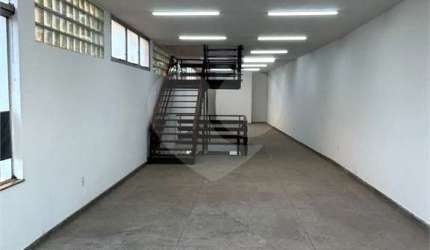 Prédio inteiro para locação em Vila Joana - SP