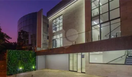 Prédio inteiro à venda ou para locação em Chácara Urbana - SP