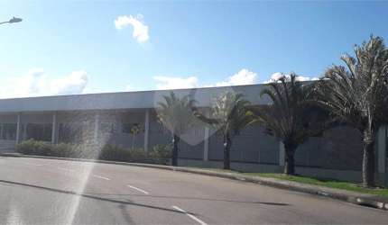 Prédio inteiro para locação em Vila Salles - SP