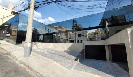 Prédio inteiro para locação em Vila Vianelo - SP