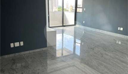 Apartamento com 3 quartos à venda ou para locação em Centro - SP