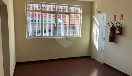 Casa com 5 quartos para locação em Centro - SP