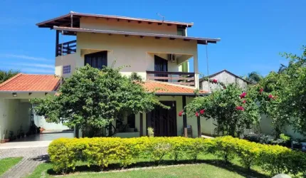 Sobrado com 4 dormitórios à venda, 200 m² por R$ 980.000,00 - Bucarein - Joinville/SC