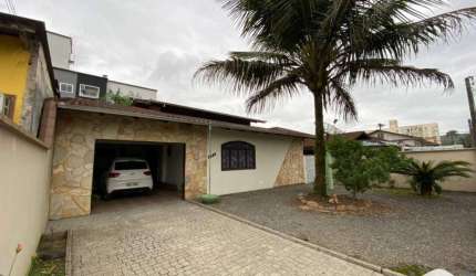 Casa com 3 dormitórios à venda, 179 m² por R$ 580.000,00 - Costa e Silva - Joinville/SC