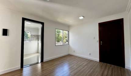 Apartamento Térreo Reformado – 2 Quartos, Aceita Carro e FGTS