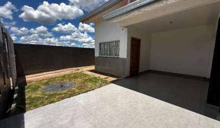 Casa Térrea com Lindo Acabamento e Espaço de Garagem Amplo