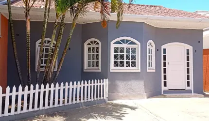 CASA TÉRREA ACONCHEGANTE COM 4 QUARTOS
