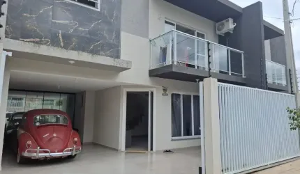 Sobrado 3 quartos, sendo 1 ste, churrasqueira e 2 vagas