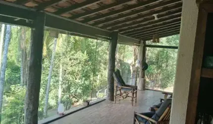 chacara, com 3 dormitorios fogão a lenha, esta   ha 13 km de São Jose dos campos