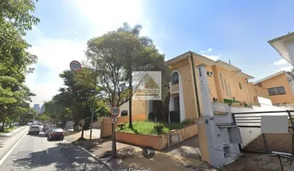Casa 9 de Julho, entrada/saída de veículos independente, ideal p/ Advogados Laboratórios e Clínicas