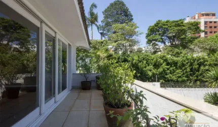 Casa em condomínio, 5 suítes 4 vagas, no Morumbi