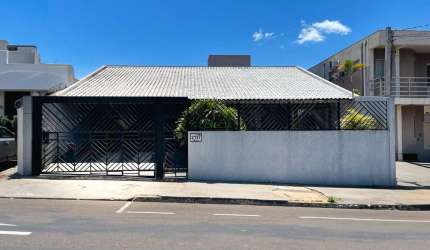 Casa com 3 quartos para alugar na Rua Senador Souza Naves, Lago Parque, Londrina por R$ 10.000