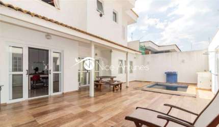 Casa à venda, com 4 dormitórios, 6 wcs, 4 suítes, 3 salas e 4 vagas  Horto Floresta- Rua Fechada !!!
