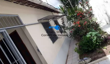 Casa térrea de 240m2 A/T  100m2 de A/C  3 Dormitórios 2 Suíte  2 banheiros