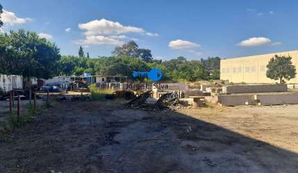 Terreno com 6.172,63m2 e 500m2 de escritórios Fazendinha Santana de Parna !