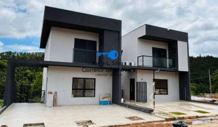 Sobrados de Alto Padrão em Condominio Fechado Portal dos Ipês 3!