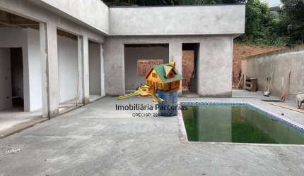 Casa Térrea Fase Acabamento  318m2 A/C 4 Dormitórios 4 Suítes - 1100m2 A/T