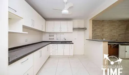 Sobrado  à venda no Santa Cândida – 3 Quartos, suíte com banheira e closet e jardim de inverno