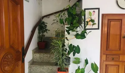 Sobrado Três Dormitórios (Um Suíte), Marapé em Santos.