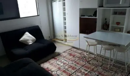 Apartamento com Um Dormitório, próximo à Praia, em Santos.