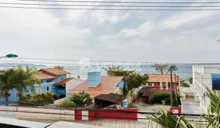Apartamento com 03 dormitórios, sendo 01 suíte, no centro de Bombinhas.